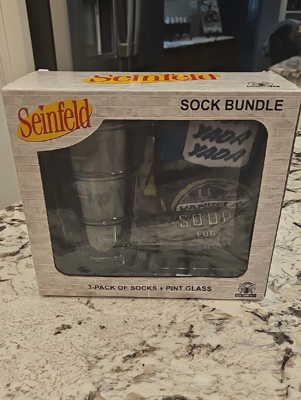 NIB Seinfeld (3) Socks & Glass Set